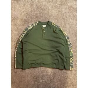 Cabelas Henley camo/green long sleeve sweater